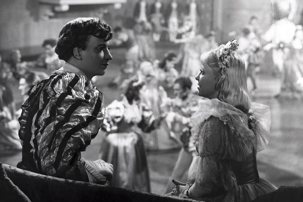 Консовский признавался, что при работе в «Золушке» основные трудности были связаны с необходимостью создать образ представителя королевской семьи, который к тому же вдвое моложе актёра.