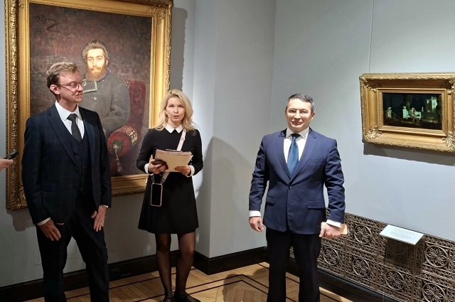Слева направо: Зам. генерального директора Русского музея пр учету, хранению и реставрации музейных ценностей Сергей Сирро, зам. директора по выставочной деятельности ГМИИ РТ Аида Фаттахова, директор Госмузея ИЗО РТ Дамир Натфуллин.