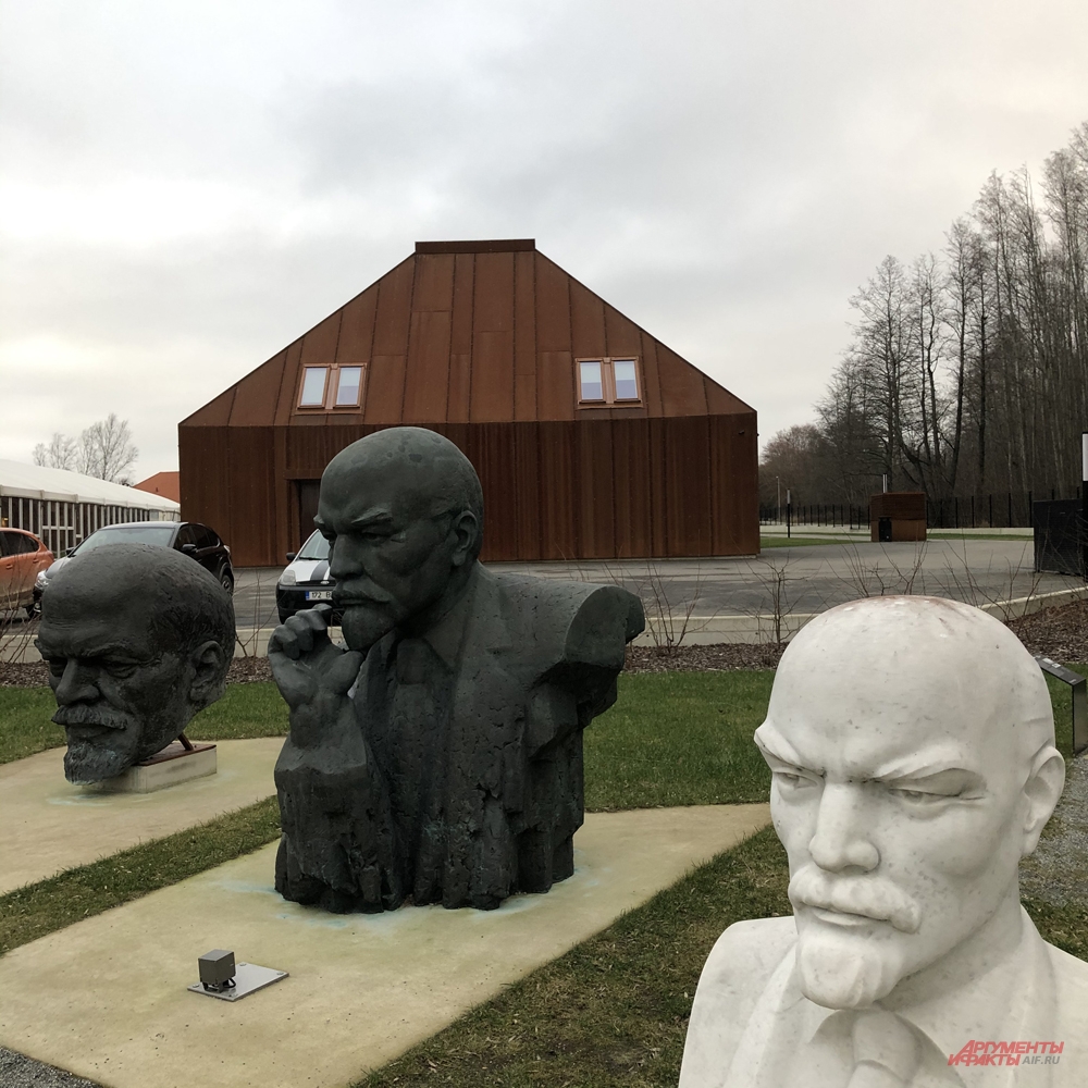Памятники Ленину в музее Маарьямяги.