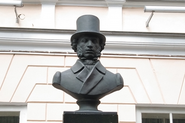 Пушкин по праву считается одним из людей, наиболее повлиявших на литературный русский язык.