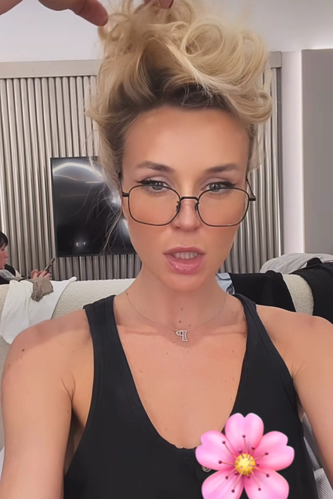 Полина Гагарина.