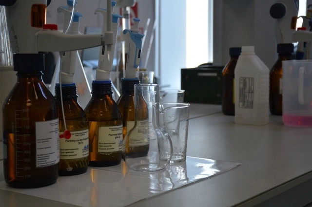 Чтобы вовремя обнаружить опасные вещества в воде, специалисты используют не только сложные приборы.