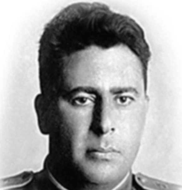 Александр Комаровский.