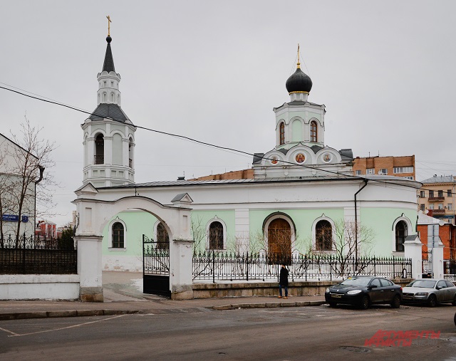 В этом храме венчались Антон  Чехов и Ольга Книппер.