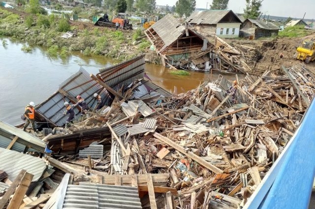 На реке скопилось порядка 300 разбитых домов – это 3600 кубов мусора.