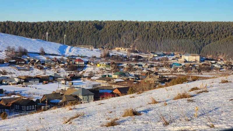 Село расположилось между гор