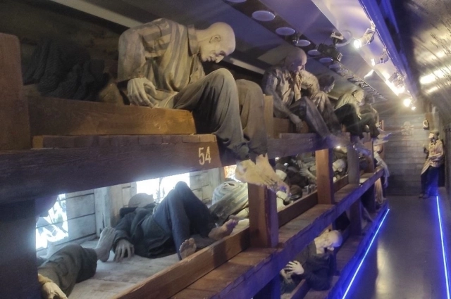 Перевозка военнопленных в концлагерь.