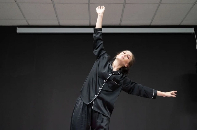 Спектакль пронизан одиночеством.