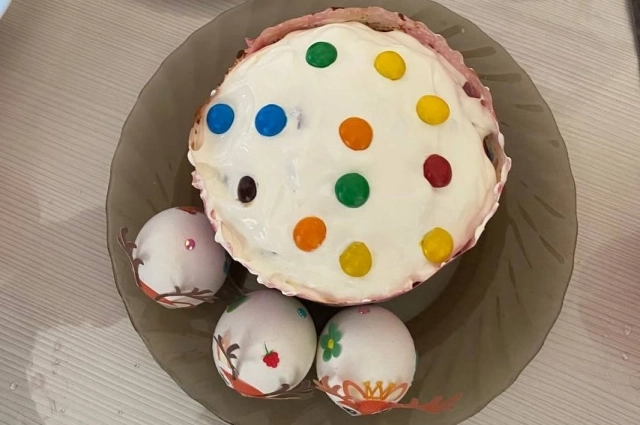 Сметана на верхушке отлично сбалансирует кислинку курда.