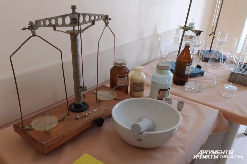 Химикаты мололи вручную, в ступке.