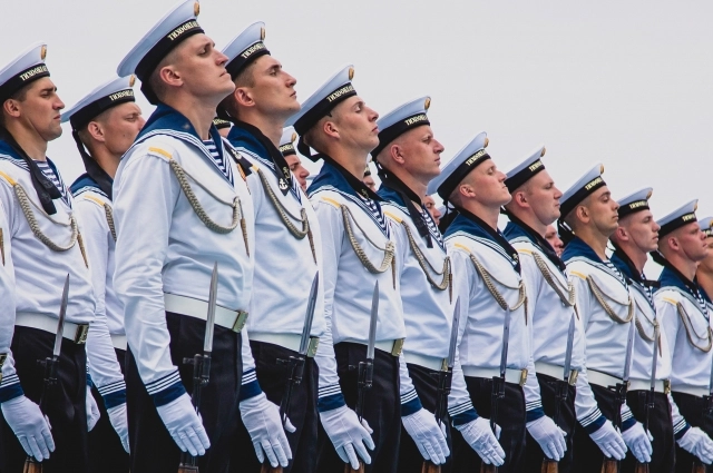 Праздник начнётся с торжественного построения.