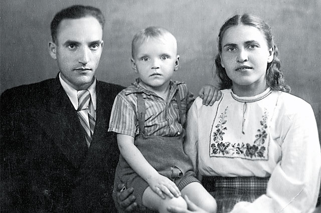 Александр Кайдановский с родителями - Леонидом Львовичем и Верой Александровной.