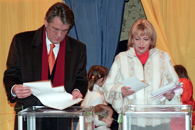 Виктор Ющенко с супругой Екатериной на выборах депутатов Верховной Рады. 2006 год.