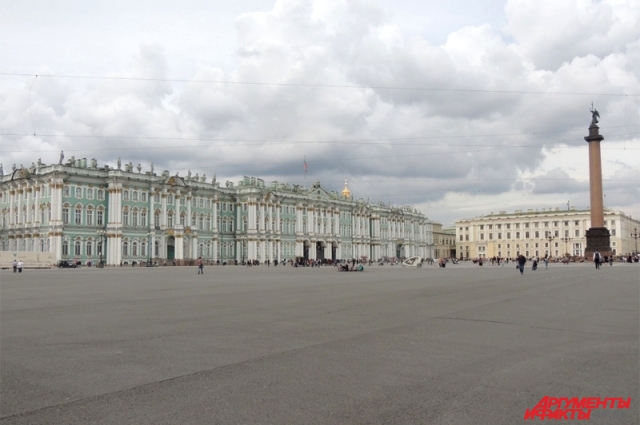Сейчас Дворцовая площадь считается одним из символов Северной столицы. 