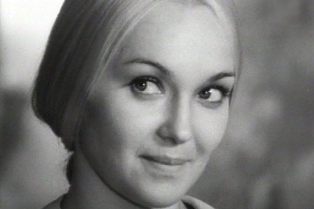 Наталья Гвоздикова, «Рождённая революцией» (1974-1977)