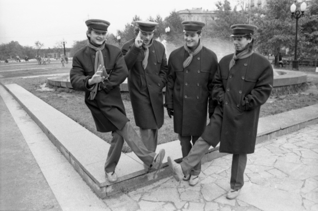Бит-квартет «Секрет». Участники группы (слева направо): Андрей Заблудовский, Николай Фоменко, Максим Леонидов и Алексей Мурашов. 1987 г.