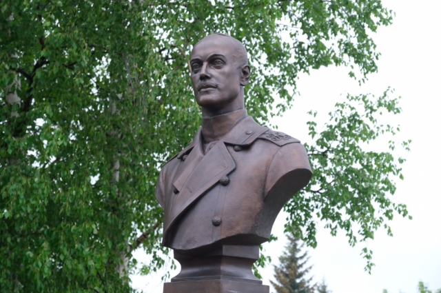 Памятник Михаилу Романову в Перми.