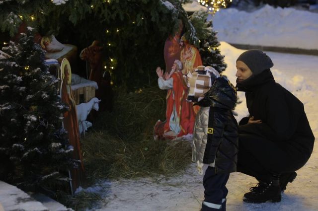Встречаем Рождество: 2500 подарков, вертеп и фрески на медиафасадах