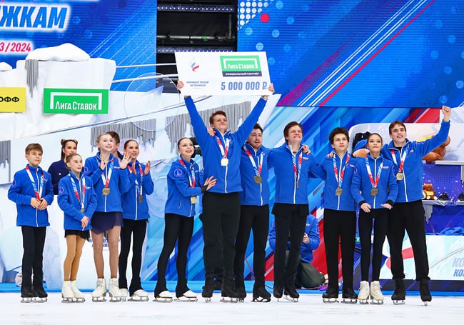 С перевесом более чем в 50 балов победу одержала команда Дмитрия Козловского.