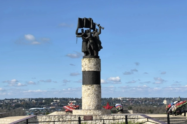 В Елецком округе бережно относятся не только к природным ресурсам, но и к памяти – созданный на месте важного сражения мемориал стал знаковым местом не только для местных жителей.