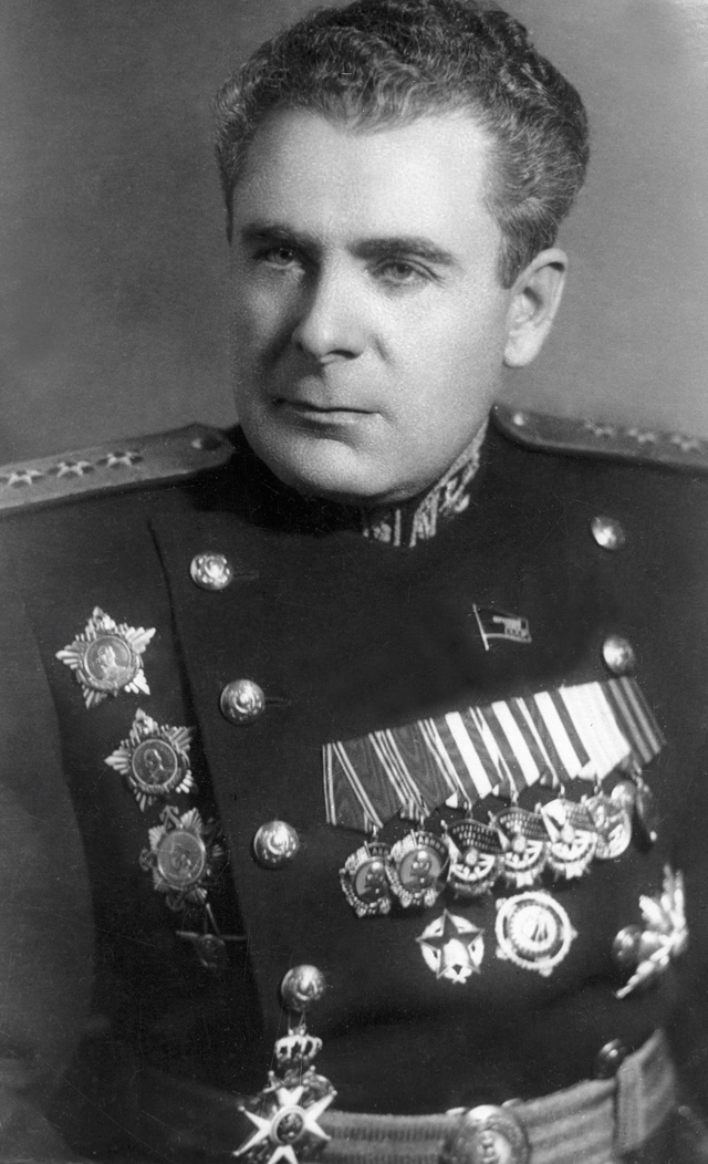 Арсений Головко, командующий Северным флотом адмирал.
