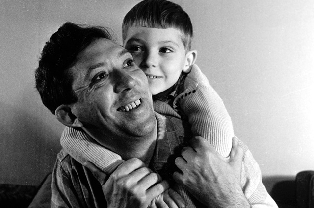 Юрий Никулин с сыном Максимом. 1962 год