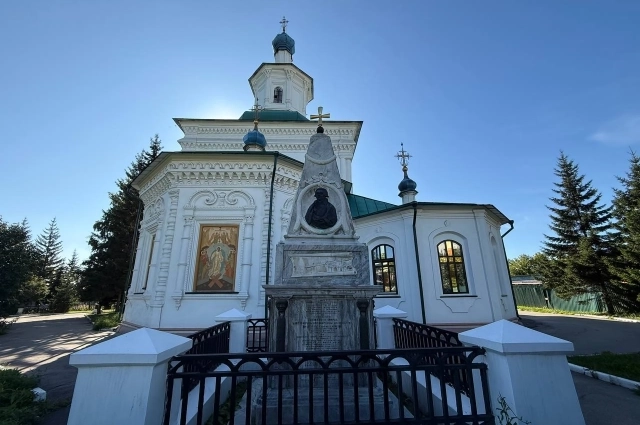 Могила купца Шелихова находится на территории Знаменского монастыря в Иркутске.