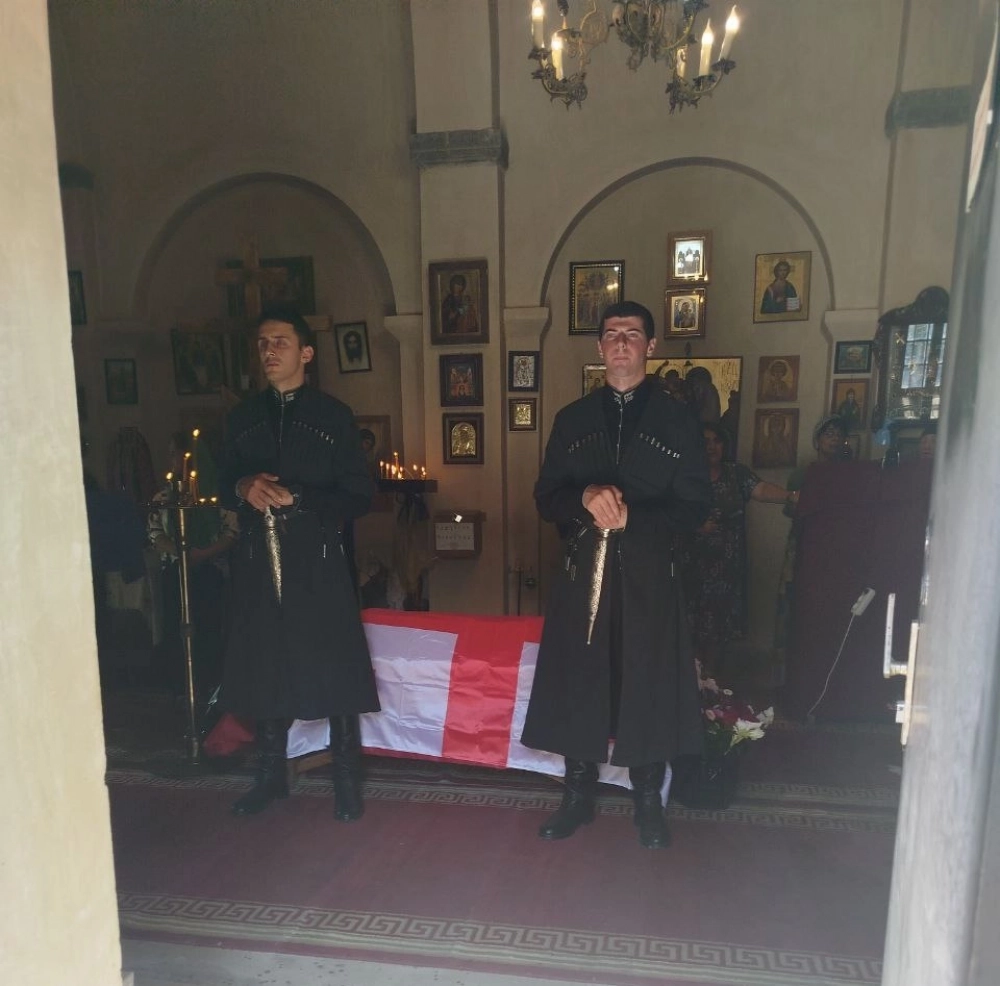 Отпевание прошло в сельском храме Святого Георгия.