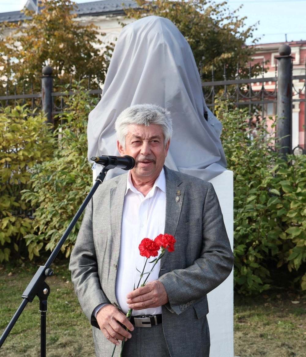 Родственник легендарного Рыцаря революции Владимир Дзержинский.