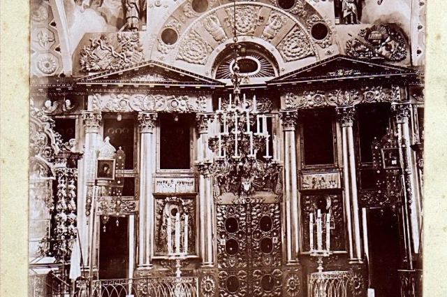 Так выглядел алтарь храма в Выдропужске до революции.