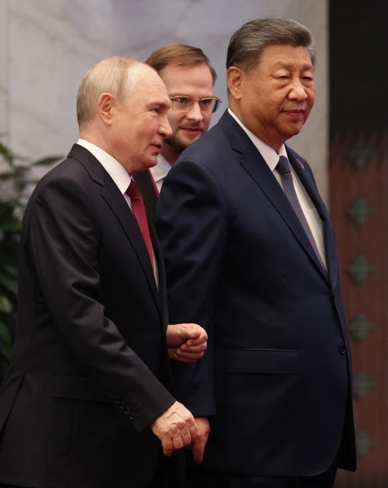 Президент РФ Владимир Путин и председатель КНР Си Цзиньпин перед началом саммита Шанхайской организации сотрудничества (ШОС) в Бишкеке.