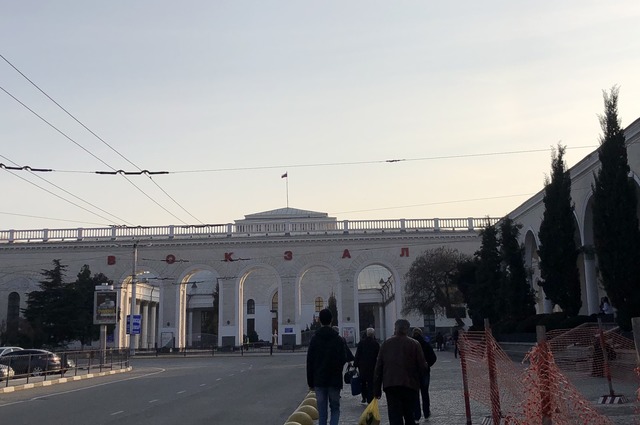 Железнодорожный вокзал Симферополя в наши дни