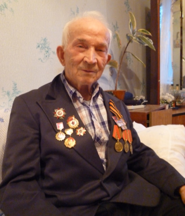 Евгений Николаевич Журавлев, шофер 57 автополка 1-го Белорусского фронта, на фронт попал 18-летним, а День Победы встретил в Польше.