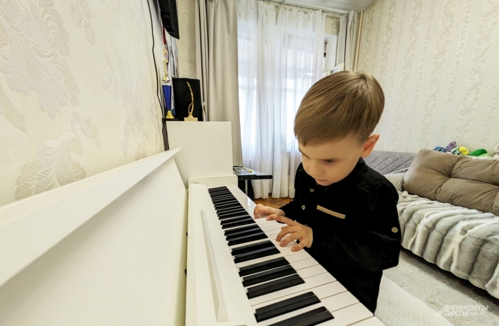 Он видит музыку. Незрячий 5-летний Рома Башинский покорил Москву8