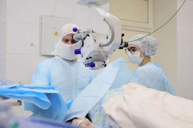 Во время операции пациент находится в сознании.