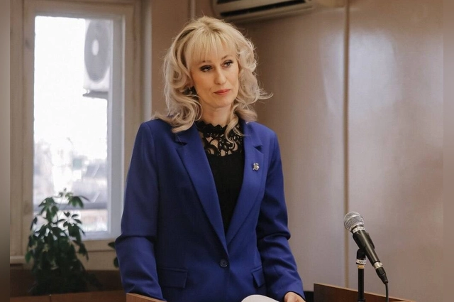 Следователя обвиняют в получении взятки.