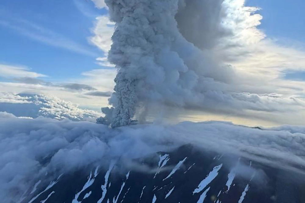 Впервые за 600 лет произошло Извержение вулкана Крашенинникова на Камчатке 
