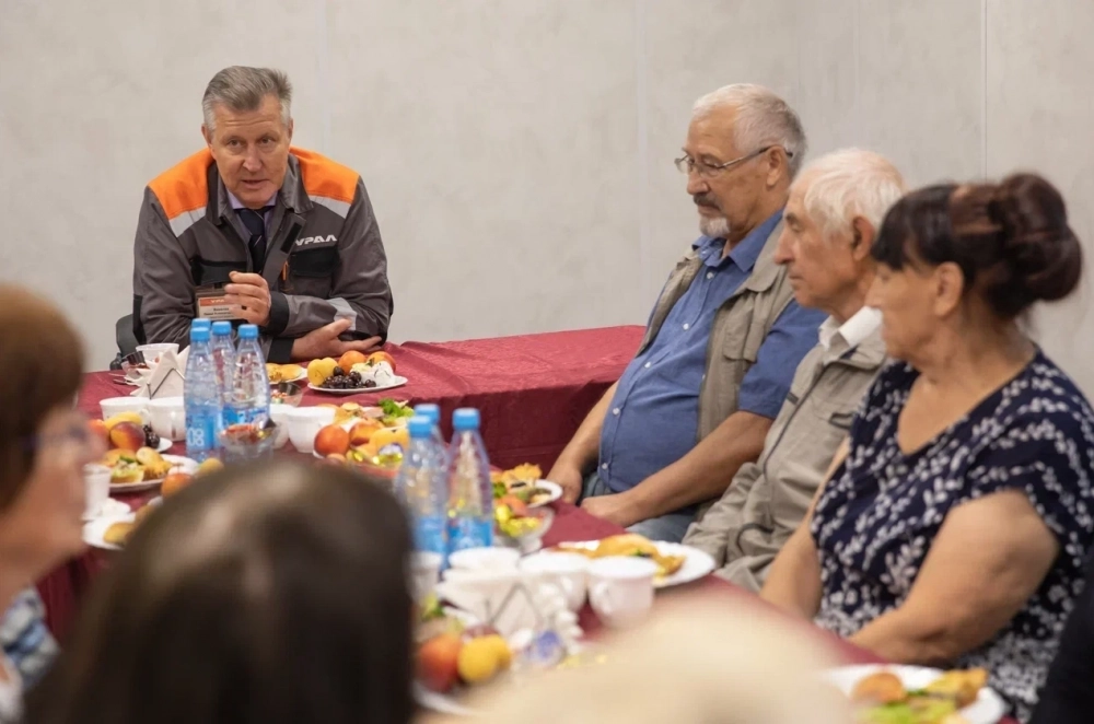 Ветераны — неотъемлемая часть большой заводской семьи, их опыт и преданность делу — бесценны.