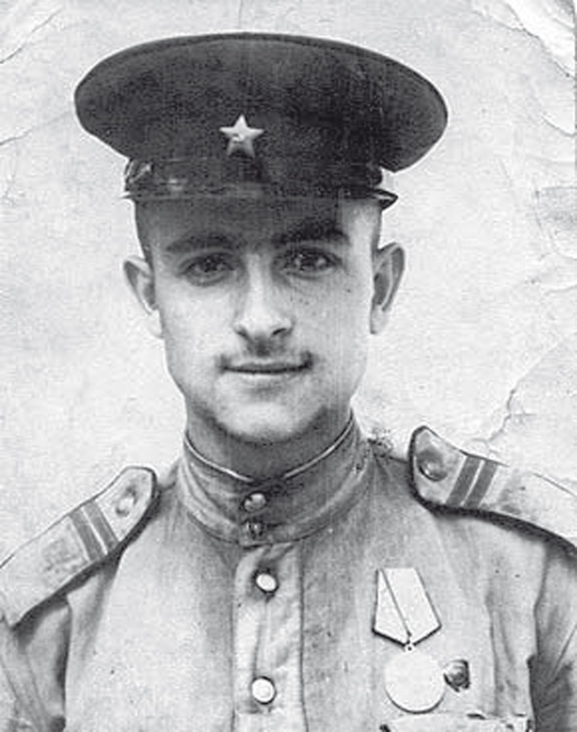 Войну Азат Григорян закончил с 5 орденами и 29 медалями