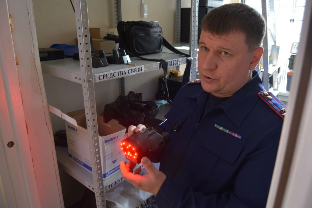 Прибор позволяет разглядеть скрытые камеры.