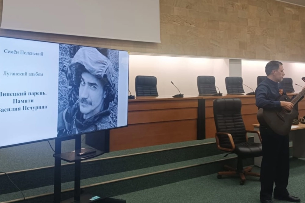 
 Автомат, аптечка и гитара. Военный медик лечит бойцов и пишет песни об СВО    