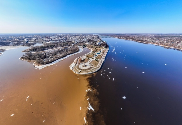 Особенно четко границу рек видно с высоты птичьего полета.