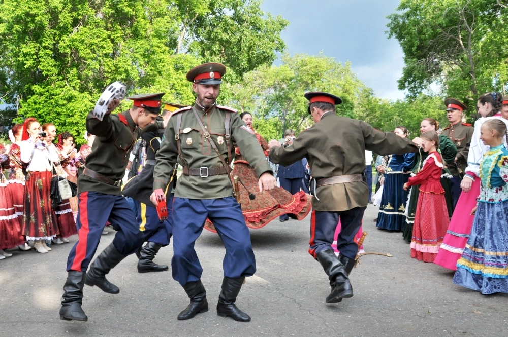 В эпоху виртуального мира настоящую связь поколений держат не гаджеты, а живая история.