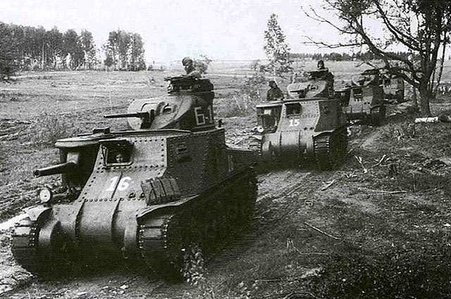 Танк M3 Lee в расположении советских войск.
