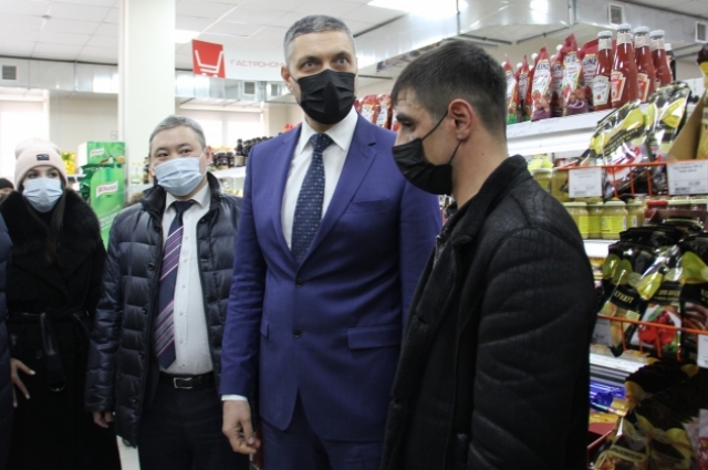 Губернатор Александр Осипов принял участие в рейде по магазинам Читы
