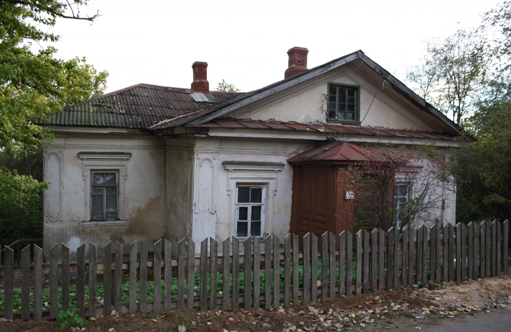 Село Шамордино. Дом, где жил Б. Окуджава в 1950-1951 г., 2010 год. 