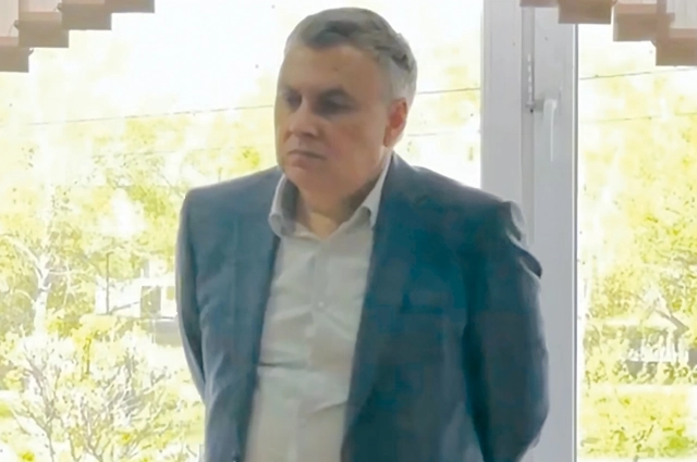 Бердоусов квартирами гасил долги по своему займу и продавал их. Деньгами распоряжался по своему усмотрению.
