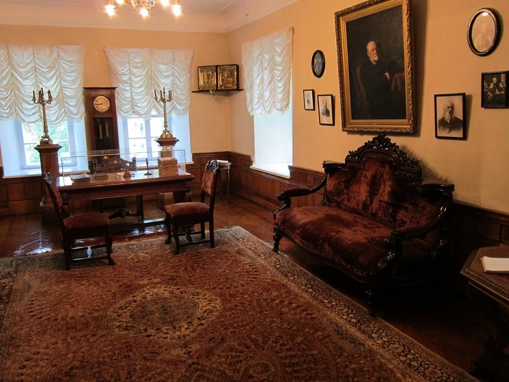 Интерьер музея-усадьбы Пирогова в Виннице.