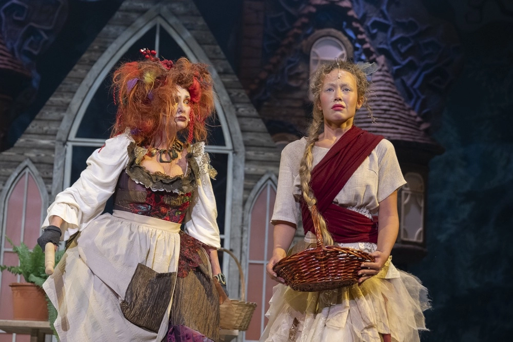 Премьера «Двенадцать месяцев».