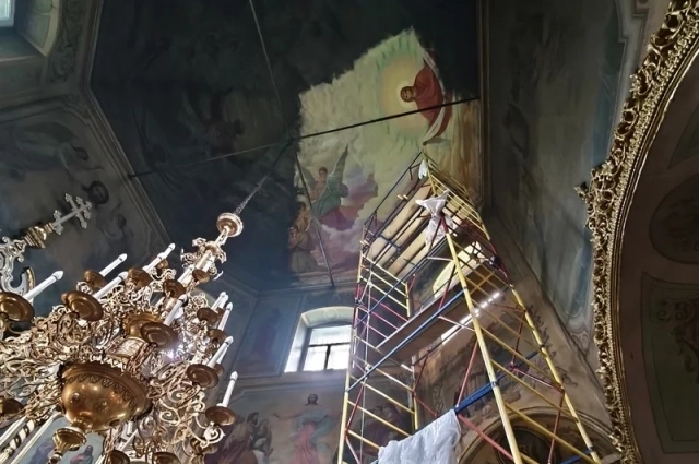 Росписи выполнены на библейские сюжеты.
